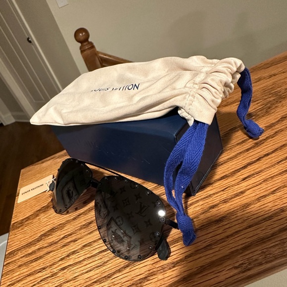 Louis Vuitton Sunglasses - Picture 10 of 15